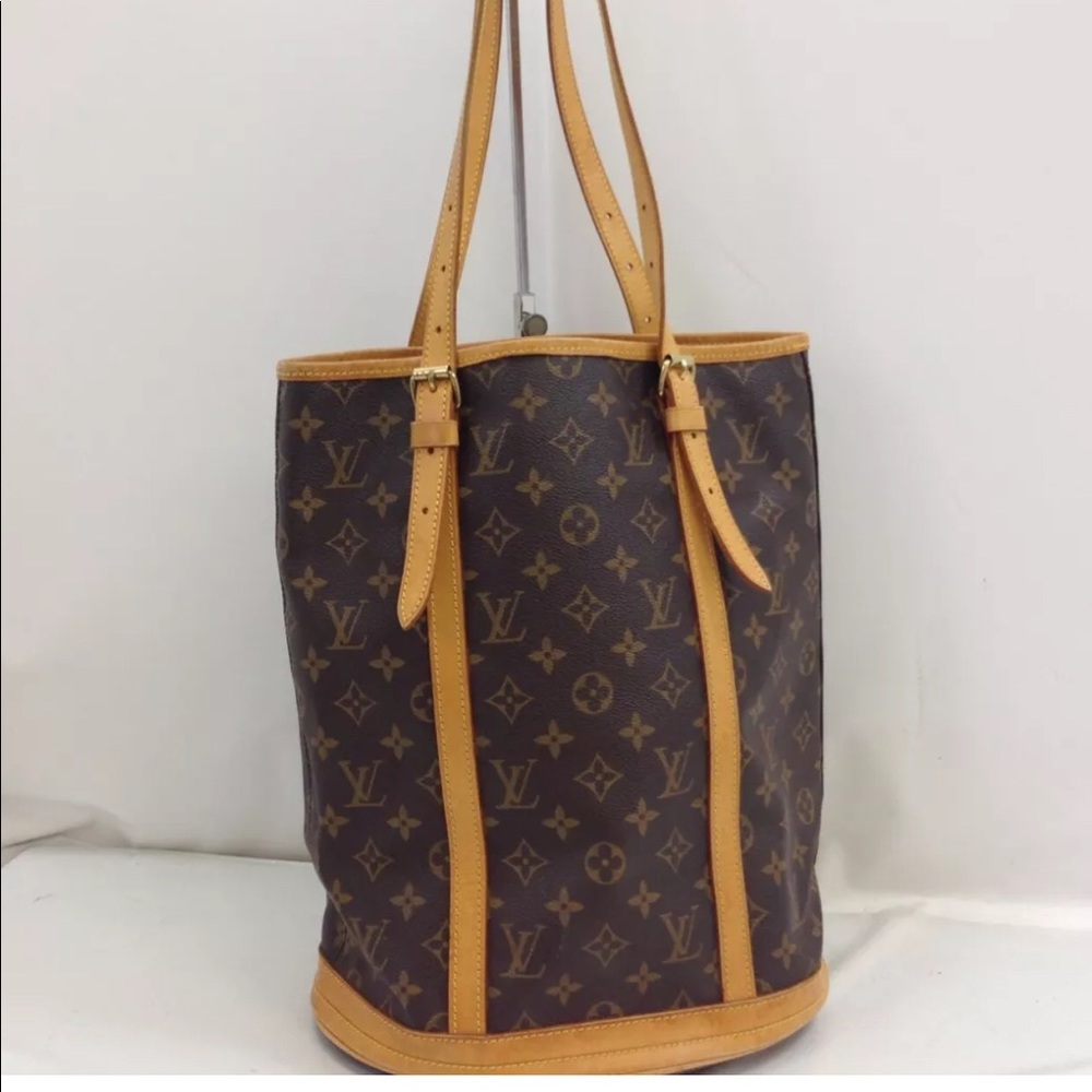 💣💣Sold💣💣Authentic Louis Vuitton Bucket GM - Picture 1 of 8